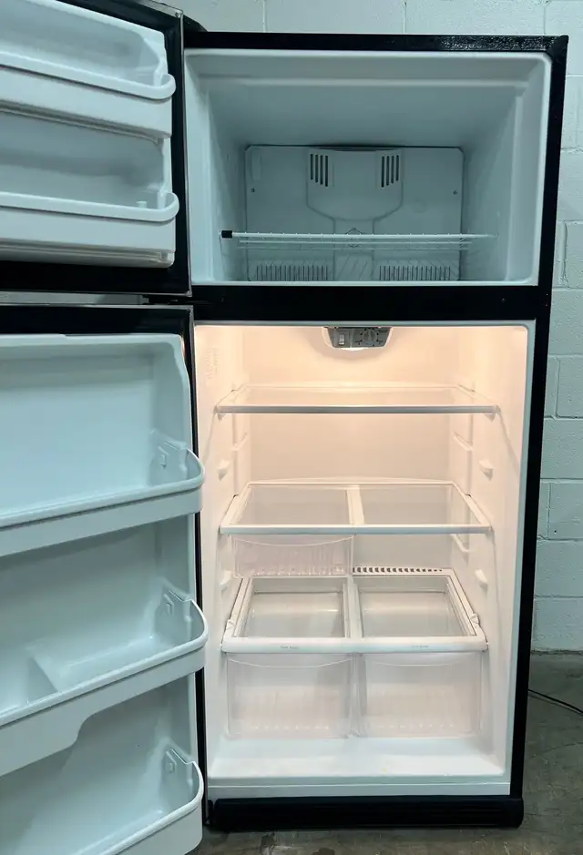 - Refrigerator “FRIGIDAIRE” H66/W30/D30 in Refrigerators in Barrie - Image 3