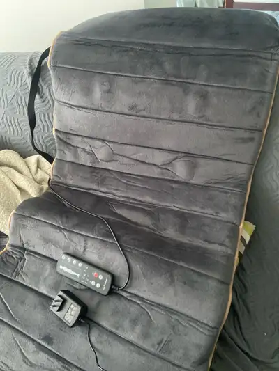 Indulge in relaxation with this Snailax massage seat cushion, designed to provide comfort and relief...