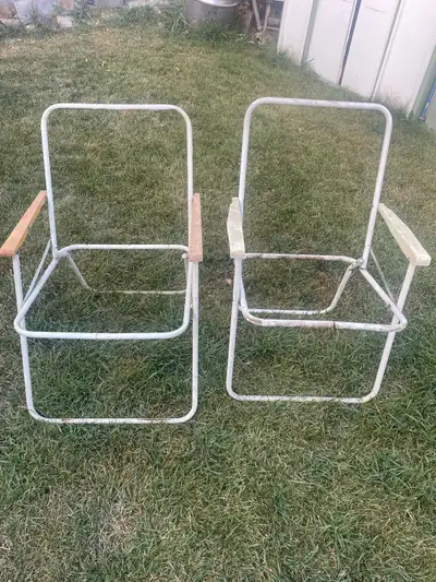 Great for macrame projects. Metal frames with wood and plastic arms. Have six all work fine. Some ha...