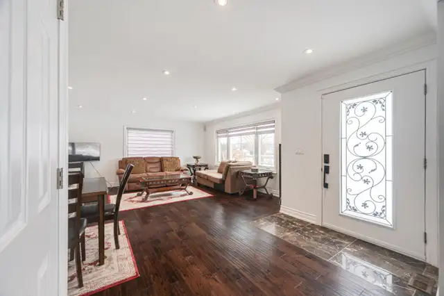 Exquisite Main Floor of Bungalow Available for Rent!63860084308483121