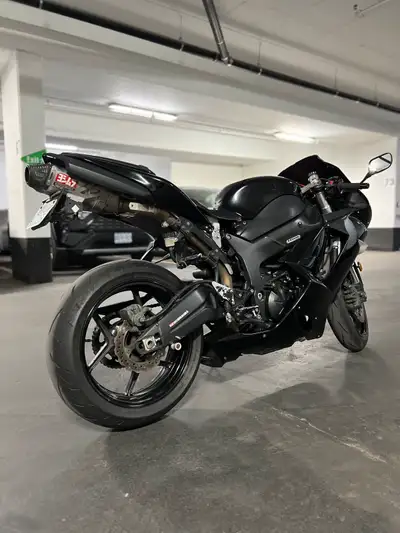 Beautiful 2007 Kawasaki Ninja ZX6R (600cc) -Yoshi RS5 Exhaust - she’s a screamer, pops like crazy an...