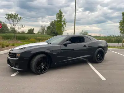 Custom 800HP Camaro 2SS. Professionally built by AGP to go fast, but never raced, just a weekend cru...