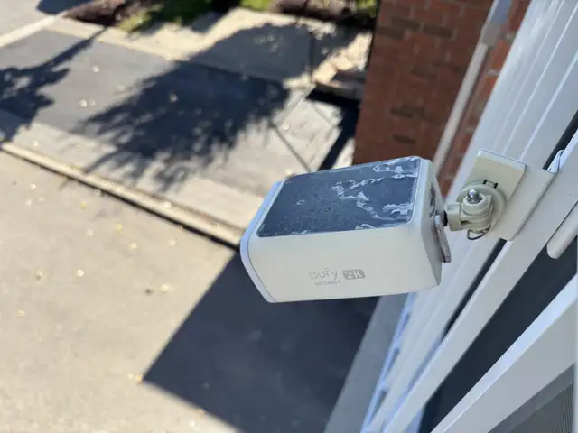 eufy SoloCam S40 with Solar Panel in Security Systems in Markham / York Region - Image 3