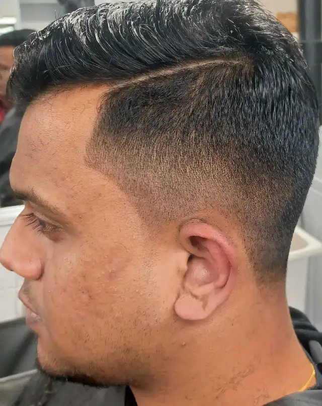 2 experienced barbers 35$ hair an beard special Private service62863255040258124