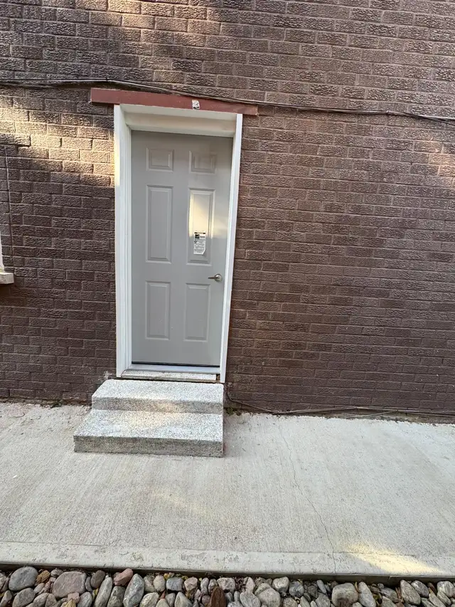 Brand new studio payment in Mississauga by sequre on mall $1500