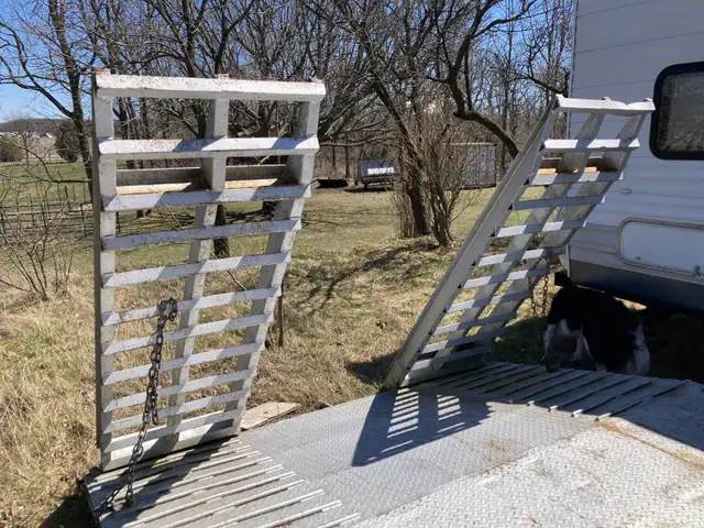 Selling 28' 5th wheel flat bed beavertail trailer c/w 9ton winch in Cargo & Utility Trailers in Hamilton - Image 10