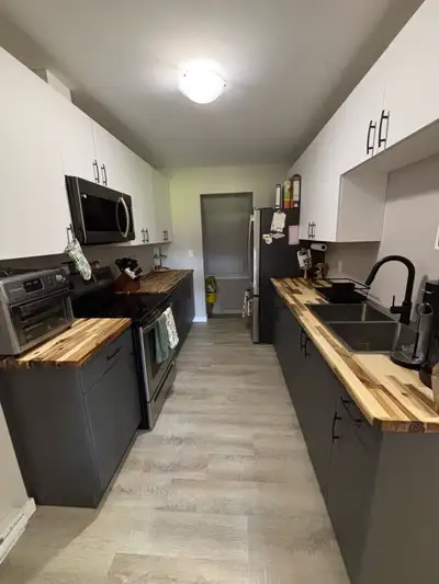 Updated 3 Bedroom, 2 Bathroom Duplex – Available July 1 This beautifully updated duplex has been com...