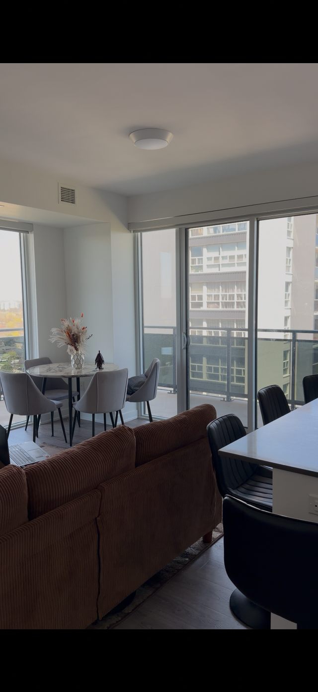 Lease Takeover — 2BR/2BA Corner Unit, 10th Floor, Lake + CN Towe in Long Term Rentals in Oakville / Halton Region - Image 7