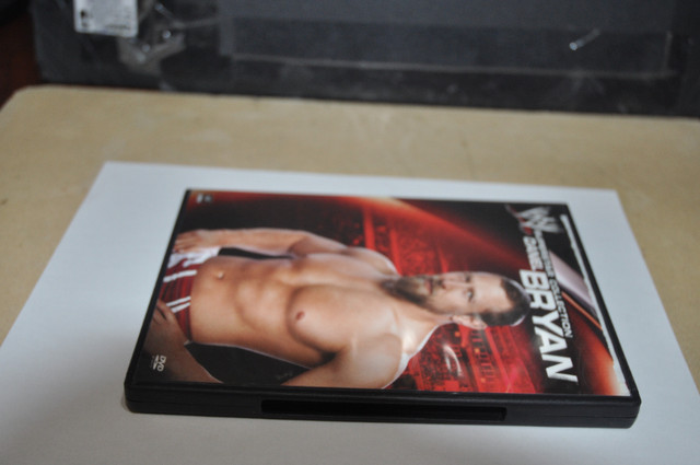WWE dvd Superstar Collection daniel bryan wrestling 2012 roh nxt dans Art et objets de collection  à Victoriaville - Image 2
