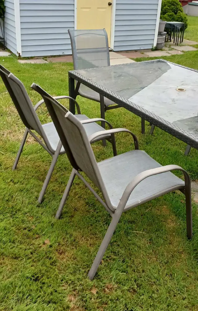 Outdoor Table and Chairs62863739135747123
