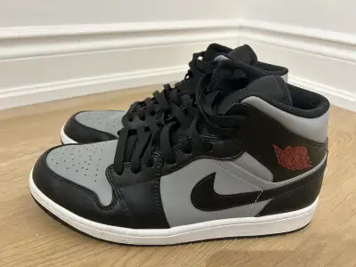 Air Jordan 1 Mid – Black/Grey (Shadow Red Wings Logo), View more