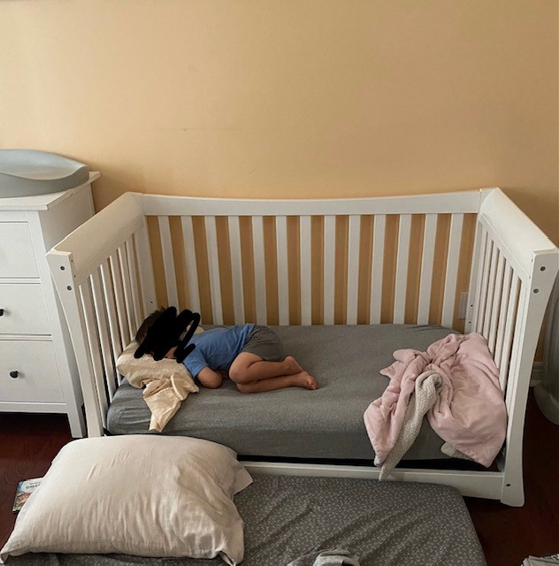 Graco 3-1 Crib (+ organic mattress sold separately) in Cribs in Hamilton - Image 3