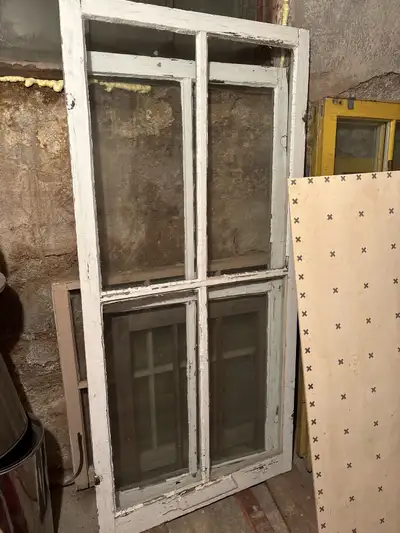 4 Vintage Storm Windows Crack in 1 pane only 1 : 63.5”h X 30”w 1: 58”h X 27.5”w 2: 62”h X 28”w Vinta...