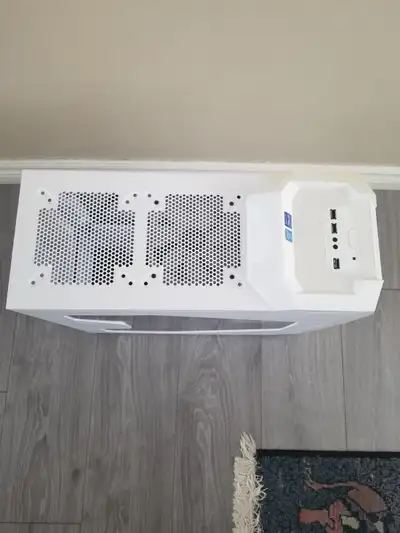 Mid Tower PC Case Dust free, ready to be built in. It comes with DVD writer drive, fan and 520w powe...