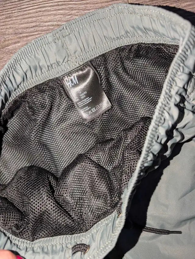 women's shorts ( size xs)  in Women's - Bottoms in Oakville / Halton Region - Image 4