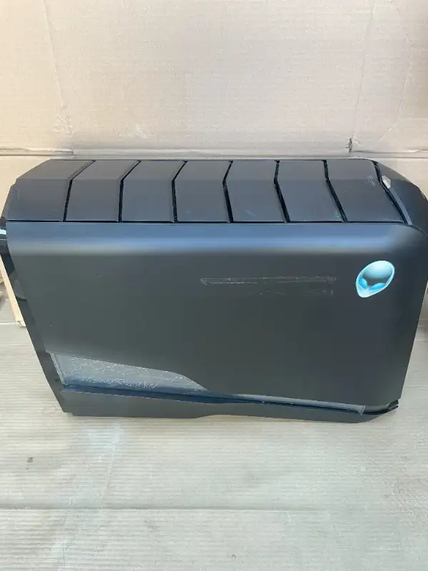 DELL ALIENWARE LIQUID COOLED SYSTEM DESKTOP (Like New) in Desktop Computers in City of Toronto - Image 5