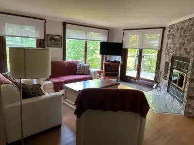 St Sauveur - Spacieux Condo 4 1/2 meublé à louer court terme