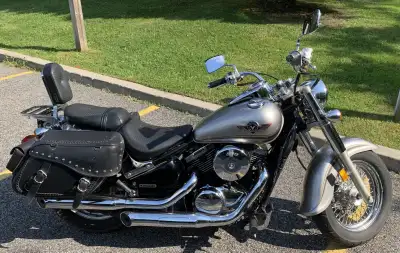 Price: $4,200 (reasonable offers considered) Selling my 2003 Kawasaki Vulcan 800 Classic (VN800B) wi...