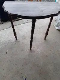 Petite Table  antique 3 pattes