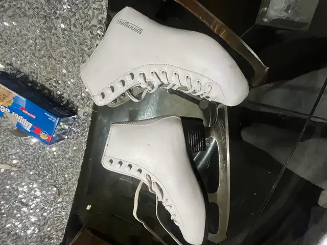 Winnwell Figure Skates size 6