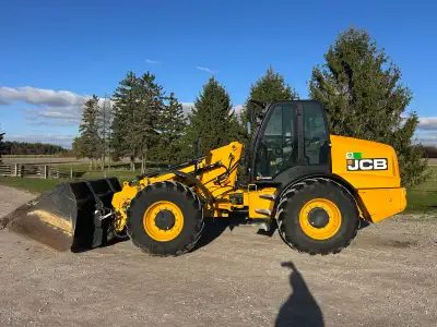 2022 JCB TM420, -only 1185 hours!! -145hp -17’ 10” telescopic reach -9,039lb lift capacity -comes wi...