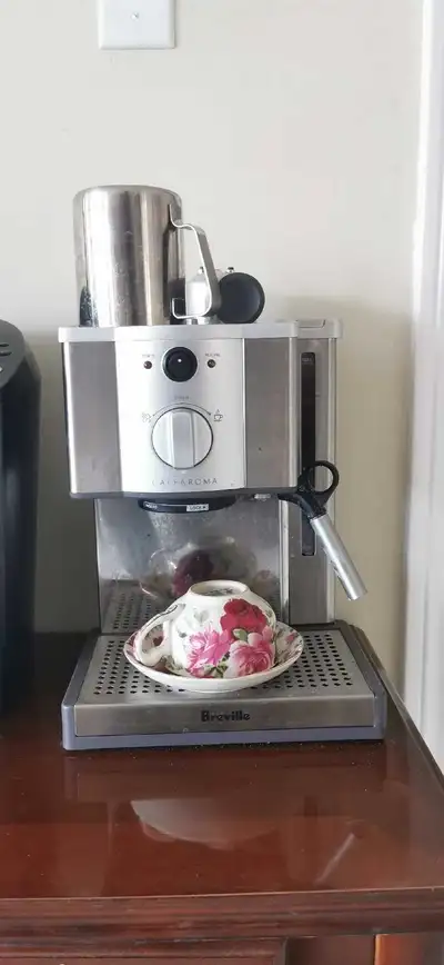 In perfect working condition. Comes with all accessories.