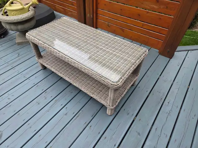 Outdoor /indoor Wicker Coffee Table  in Coffee Tables in Kitchener / Waterloo - Image 3
