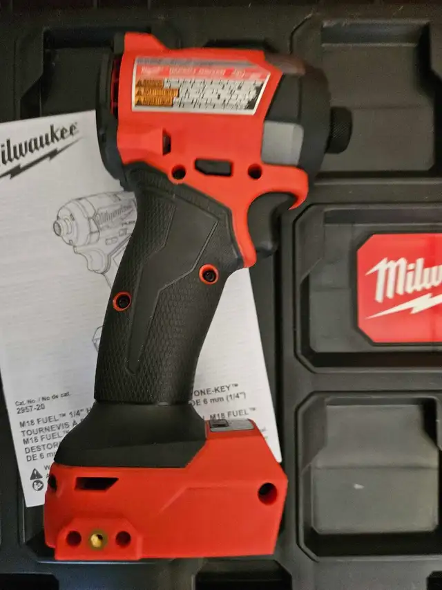 Milwaukee M18 Fuel 1/4" Hex Impact Driver ONEKEY in Power Tools in Ottawa - Image 4