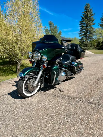 1999 ultra classic, fuel injected twin cam 88 Bike is in great shape for the year, couple minor pain...