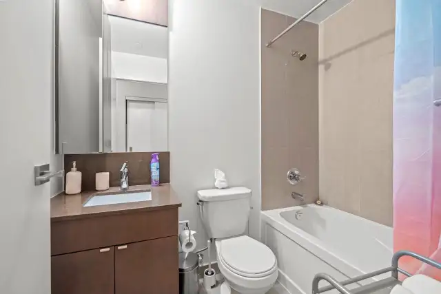 Stunning Modern 2bed/2bath Furnished Apt in Other Countries in Canada - Image 9