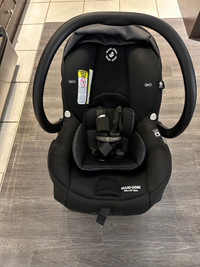 Maxicosi infant Baby car seat (Barely Used)
