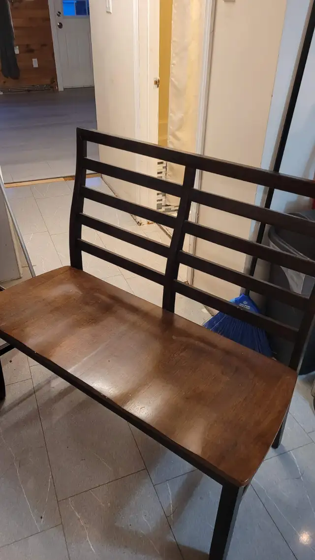 Dining room table set in Dining Tables & Sets in Dartmouth - Image 4