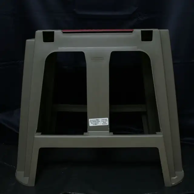 LIKE NEW Rubbermaid Sawhorse in Tool Storage & Benches in City of Toronto - Image 2