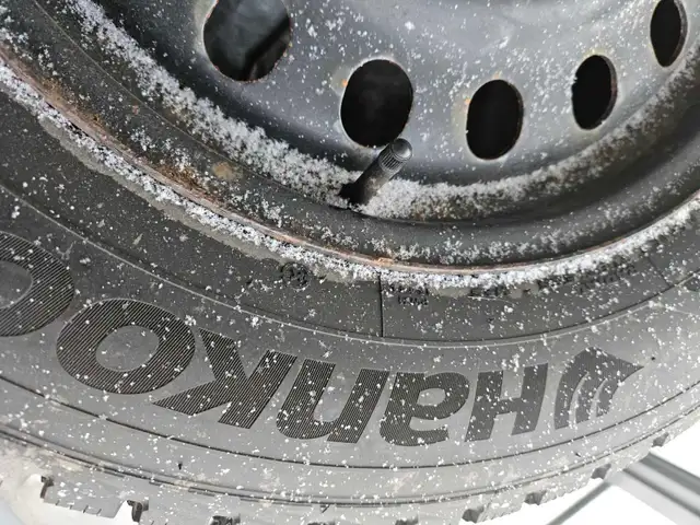 Hankook iPike RSV Winter Tire on steel rims 225 65 R17 in Tires & Rims in Kitchener / Waterloo - Image 4