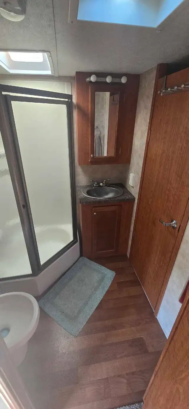 37' toy hauler 5th wheel in RVs & Motorhomes in Grande Prairie - Image 7