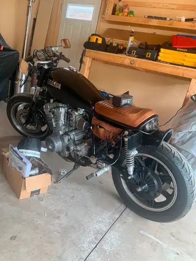 Selling my 1980 Yamaha XS850 cafe racer style motorcycle.. Original engine with approximately 36000k...