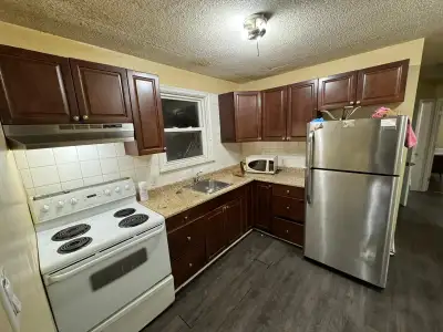 SHARED ROOM AVAILABLE FOR RENT IN MISSISSAUGA