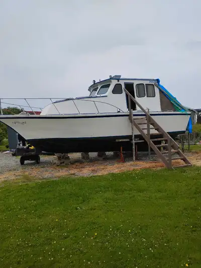 Very nice cabin cruiser. Runs great. 292 Chev engine, Heat exchanger, hydraulic steering, GPS with d...
