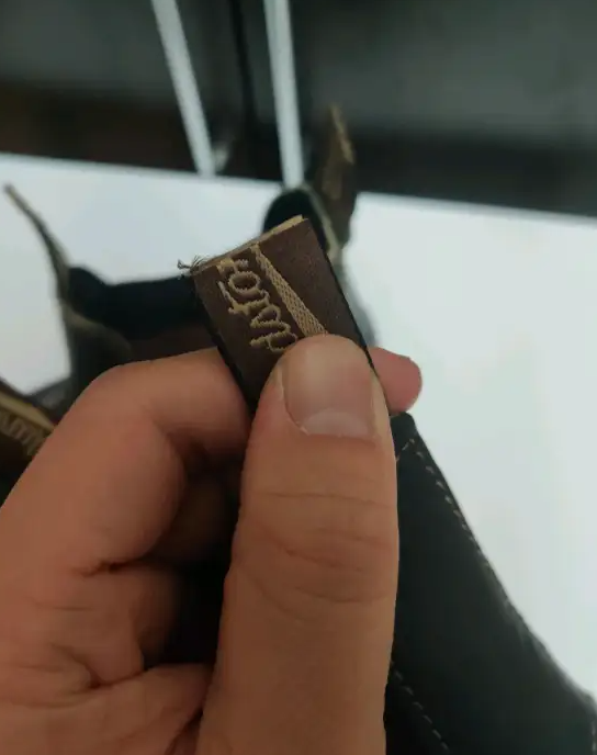 Blundstone 500 Boot ⎮ Womens 7 US《 PULL LOOPS CUT 》 in Women's - Shoes in City of Toronto - Image 4