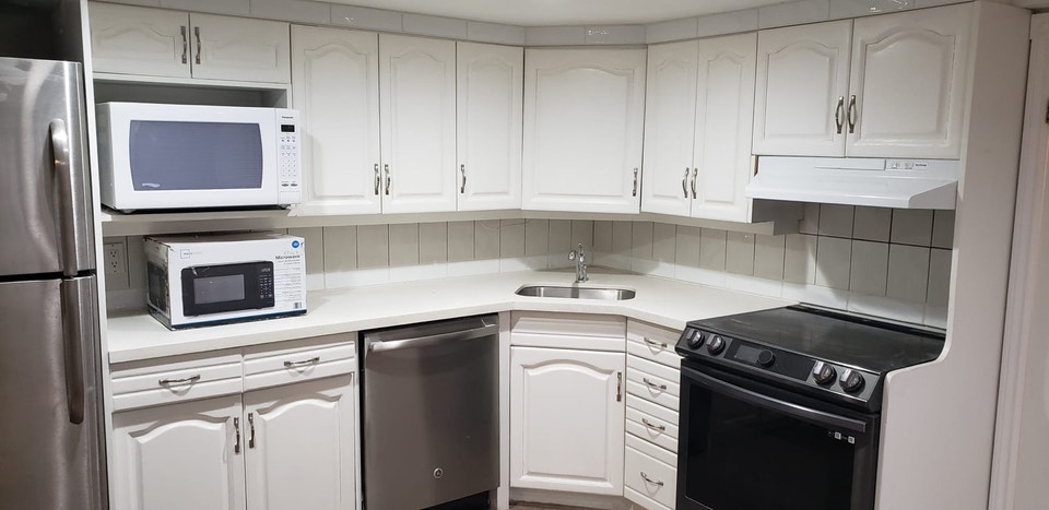 Huge room good for 2, near Kennedy Station 3