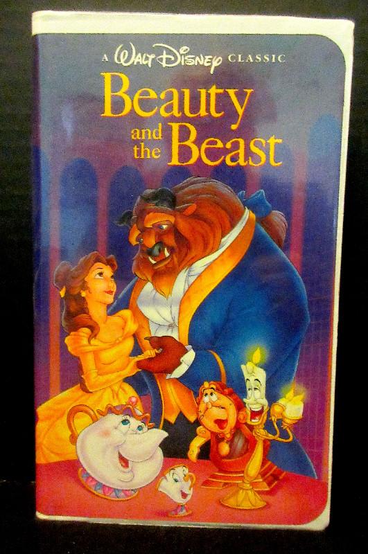 Disney Clamshell Movies VHS x 5 "Bambi, Aladdin, Tarzan, etc" VG in CDs, DVDs & Blu-ray in Stratford - Image 3