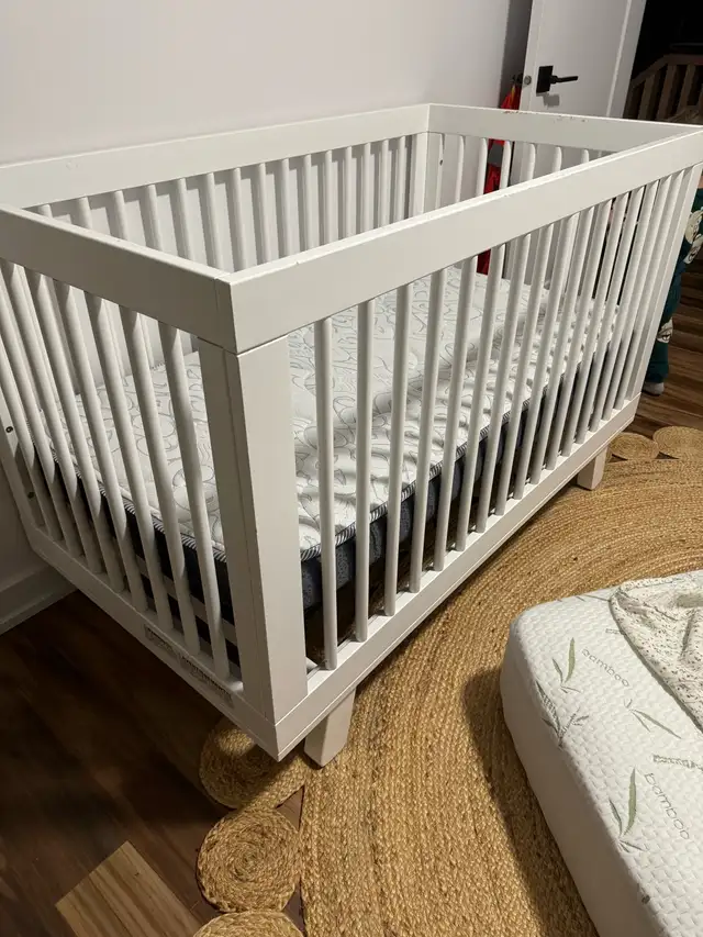 Lit de bébé blanc in Cribs in Gatineau - Image 2