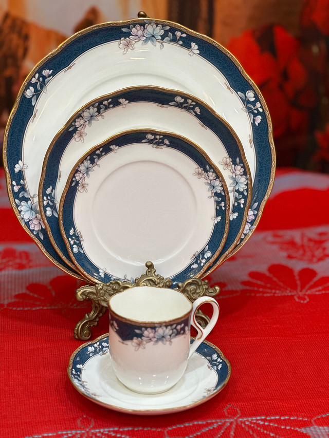 Vintage Noritake Bone China Sandhurst 4 tea cups & saucers- 22k  in Kitchen & Dining Wares in Oakville / Halton Region - Image 2