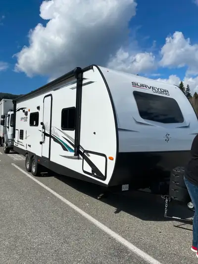 ! NEW PRICE ! For Sale: 2021 Forest River Surveyor Legend 252 RBLE – 30′ Travel Trailer Excellent co...