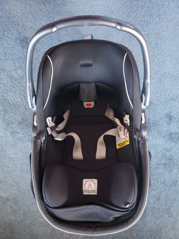 Peg Perego Primo Viaggio 4-35 Nido car seat with base in Strollers, Carriers & Car Seats in Oakville / Halton Region