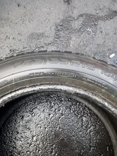 Pneus d’hiver, en bonne condition 235/55R18 Appeller au (514) 918-5313