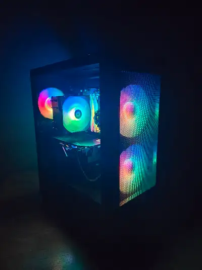 Freshly refurbished PC with a new SSD. This PC has been built in an Lian Li Lancool 205, with tons o...