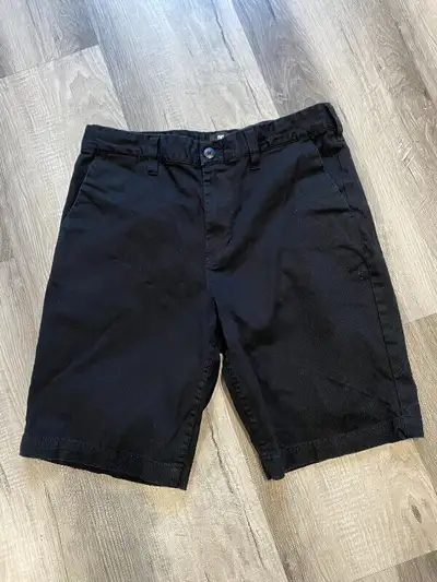 Men’s/Teens walking Shorts Size 30” waist Black in colour DC brand Mint condition