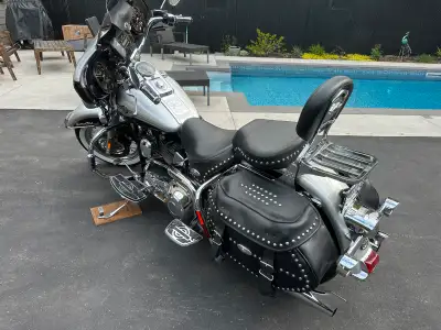 Je mets en vente ma Harley-Davidson 2003en excellent état. Cette moto est parfaite pour les longs tr...