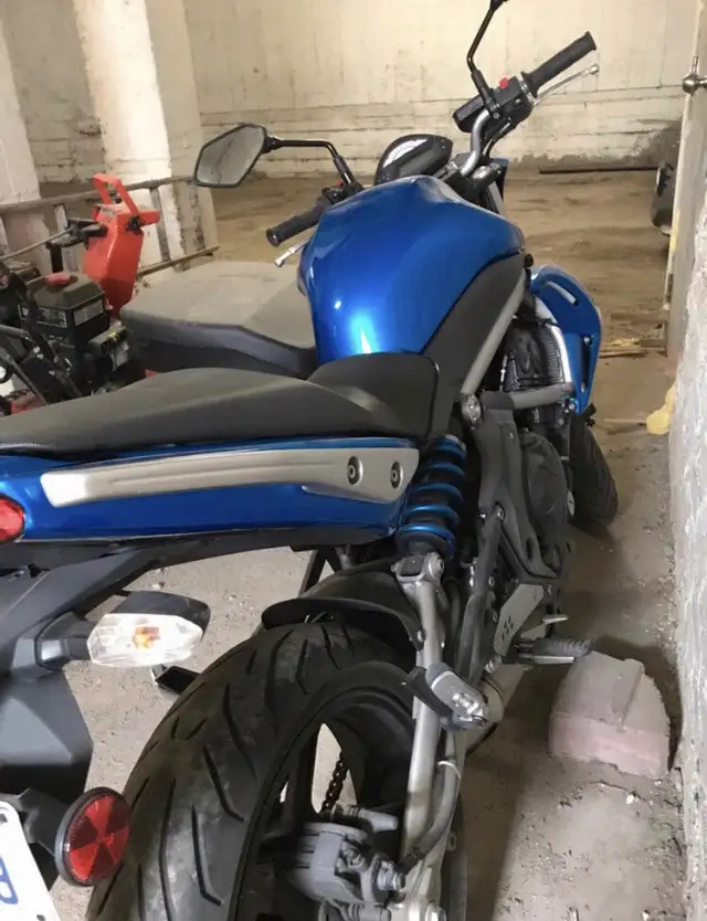 2009 ER6N - 650 Kawasaki in Sport Touring in Gatineau - Image 3